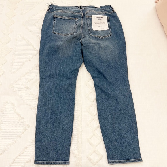 NWT-Good American Good Legs Cropped Jeans - Picture 2 of 11